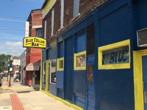 The gap between Trump's manufactured promises and life in Middle America