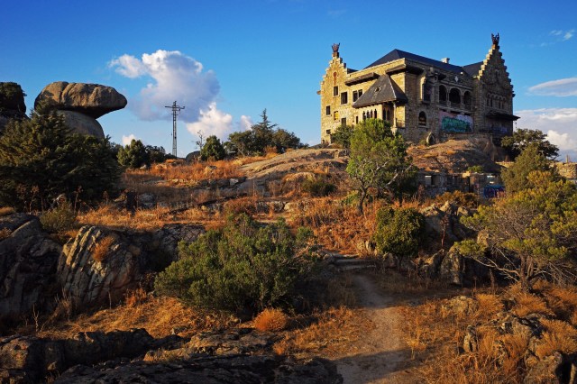 How to live in a dying society