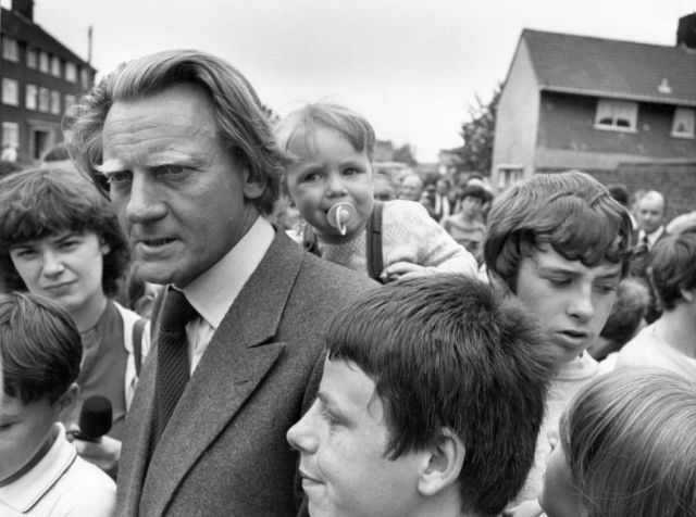 Michael Heseltine touring Liverpool in 1981 (Photo by Staff/Mirrorpix/Getty Images)