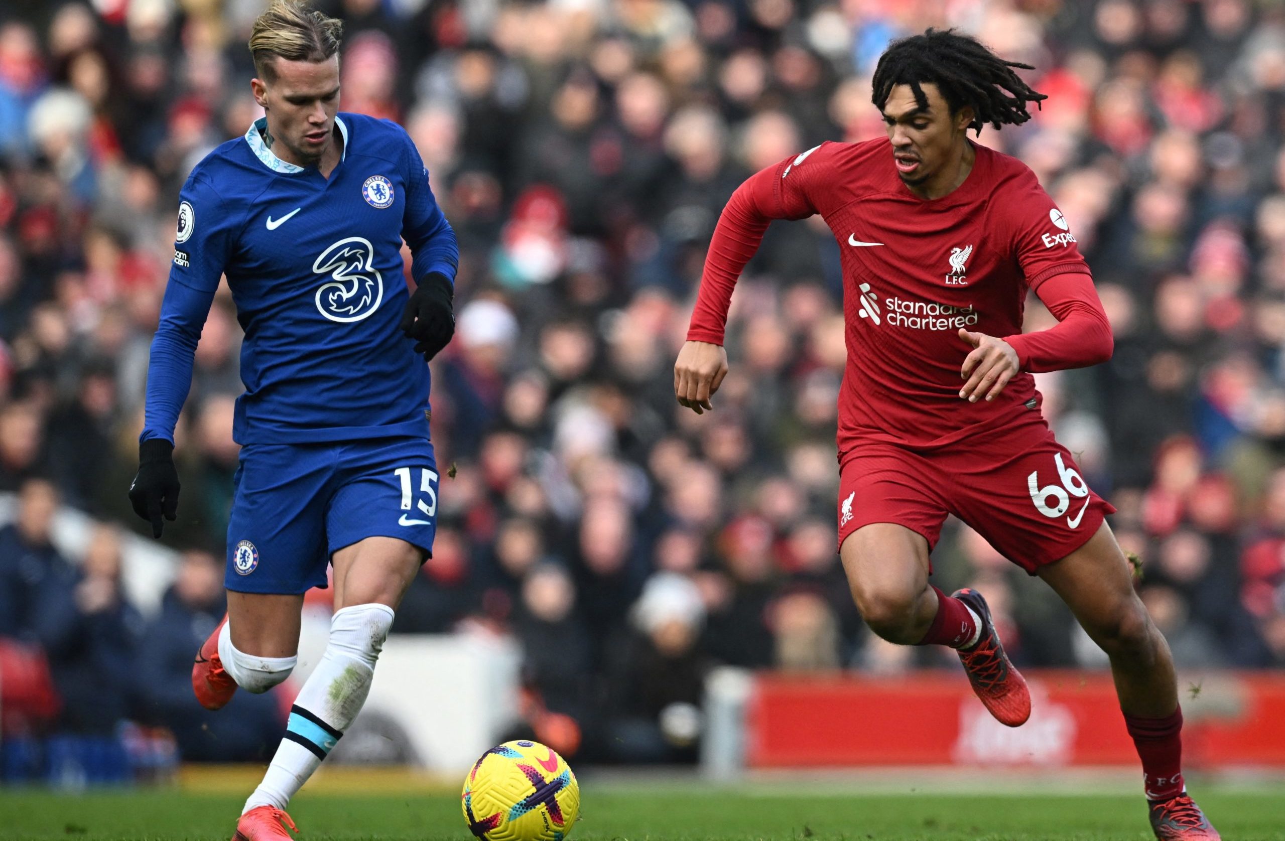 Chelsea's Ukrainian midfielder Mykhailo Mudryk (L) was purchased this month for £88m. Credit: Getty.