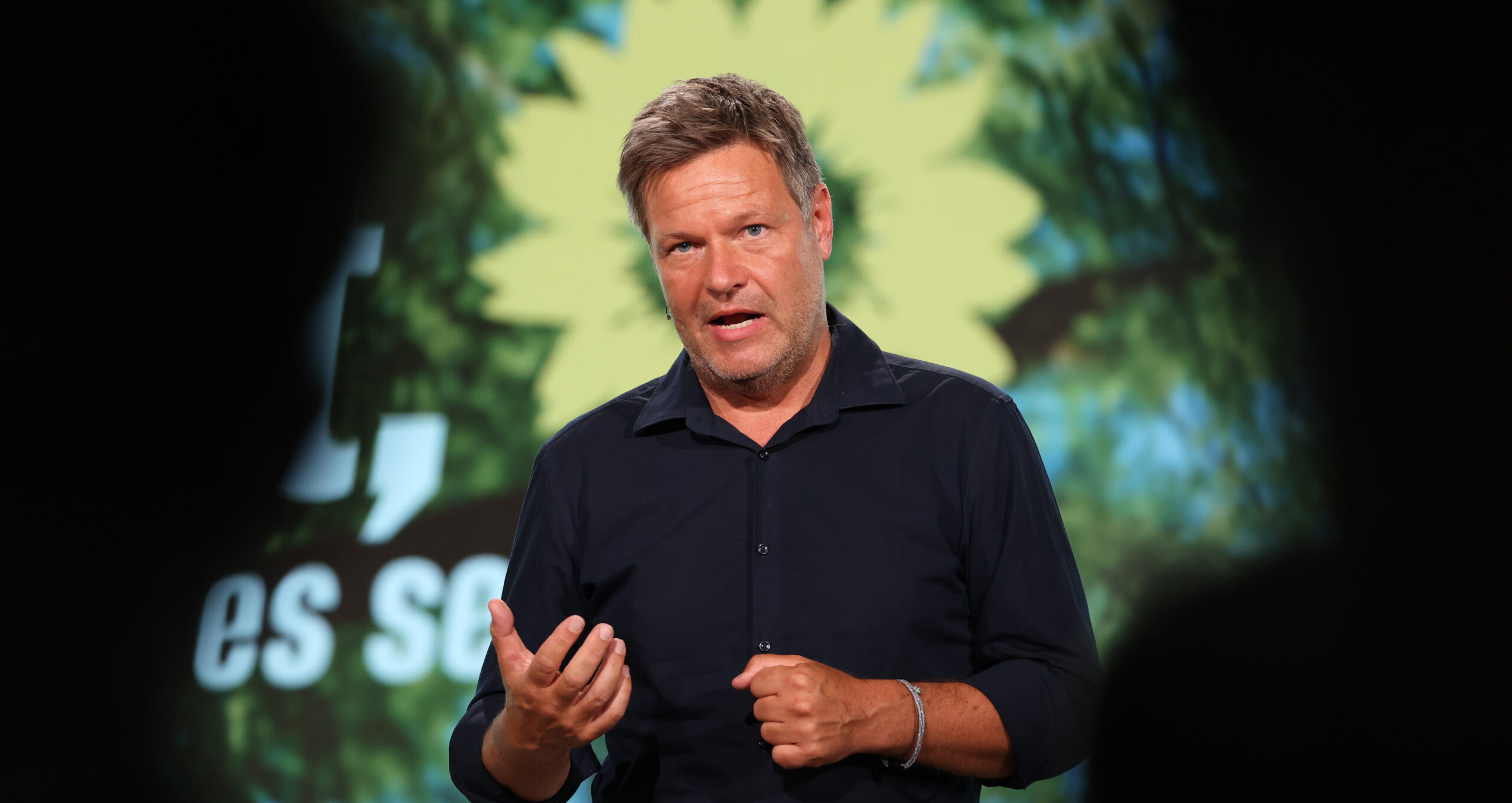 Robert Habeck's ministry has warned that German industries are threatened by high electricity prices