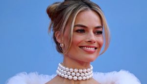 Why are politicians debating if Margot Robbie is 'mid'?