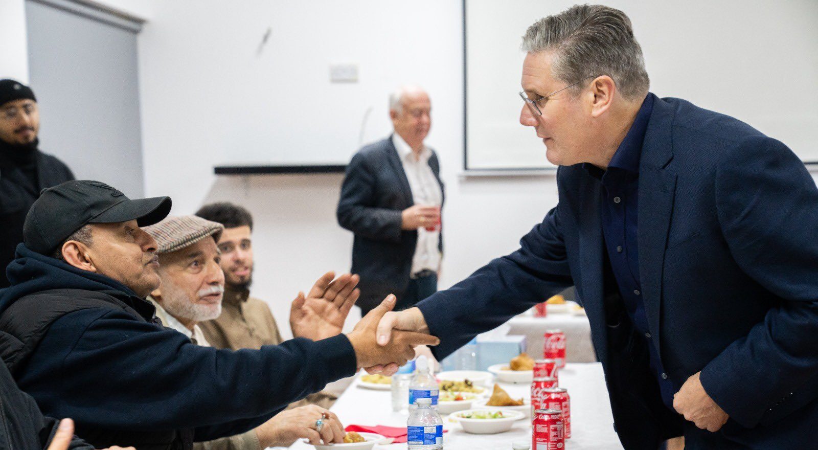 Keir Starmer visits the South Wales Islamic Centre on Sunday. Credit: Keir Starmer/X
