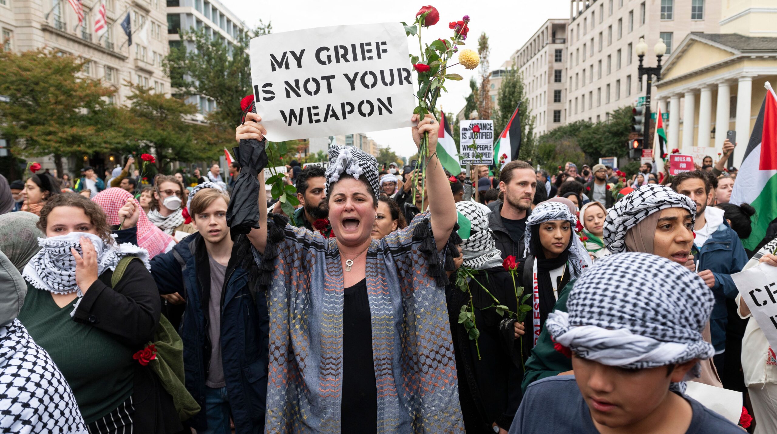 Pro-Palestine marchers protest outside the White House. Credit: Getty