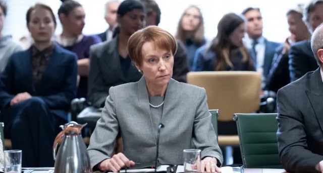 Lia Williams plays Paula Vennells in 'Mr Bates vs The Post Office'. (Credit: ITV/ITV Studios) 