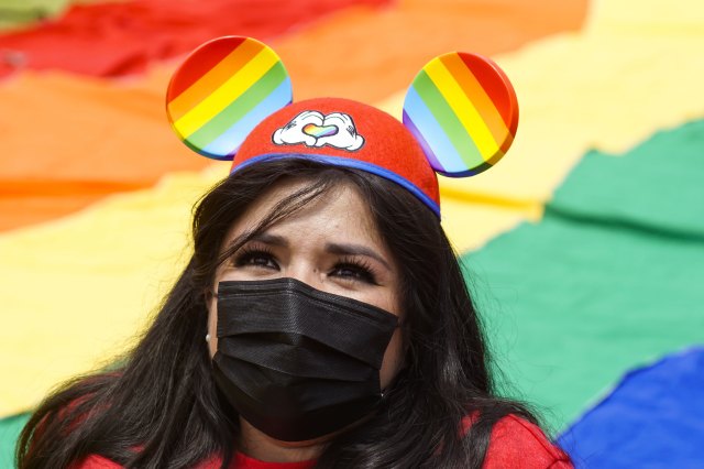 Is Disney exploiting its workers? (APHOTOGRAFIA/Getty Images)