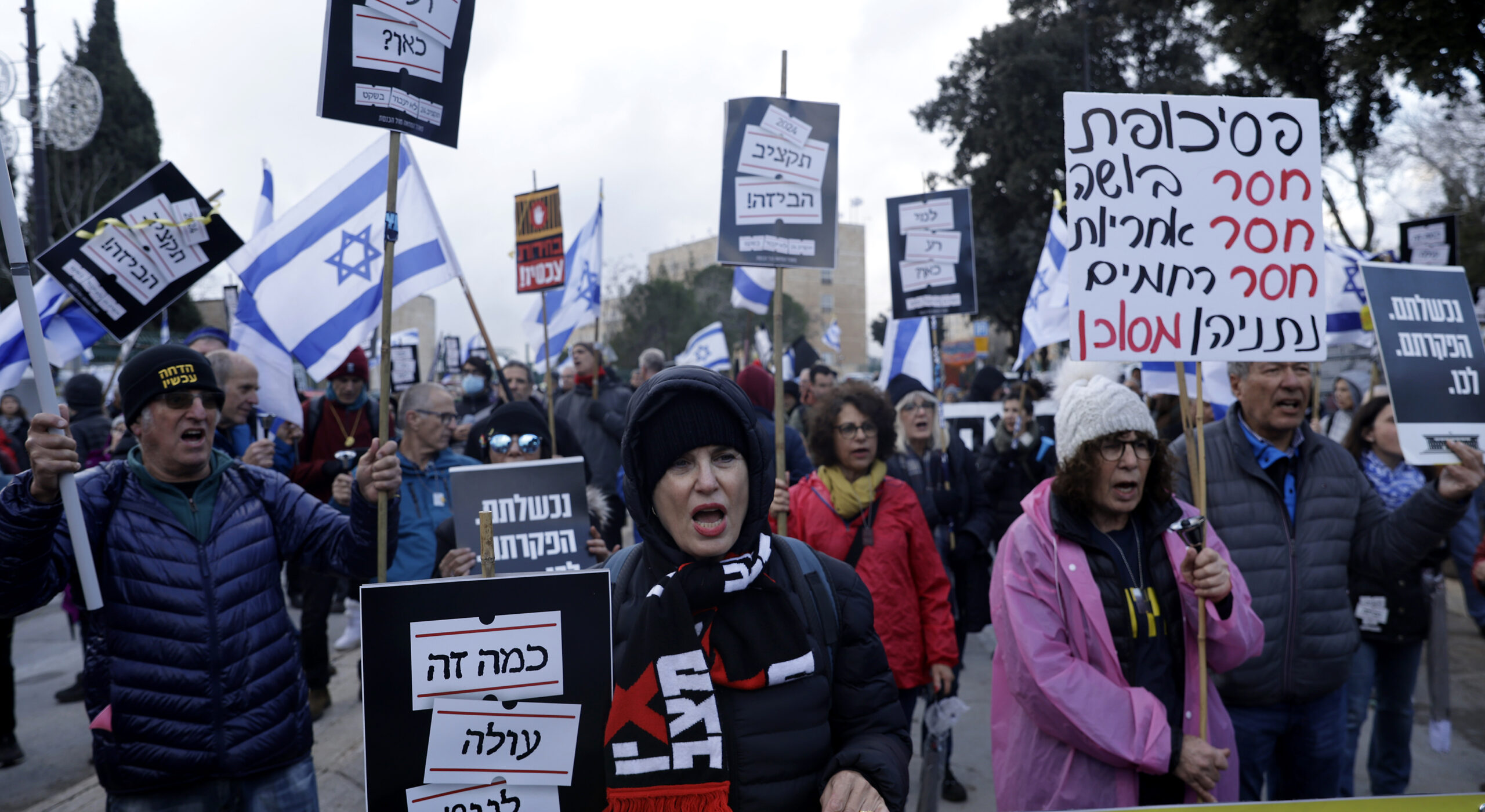 Anti-Netanyahu protestors campaign outside the Knesset. Credit: Getty