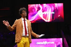 Richard Ayoade defends Graham Linehan over trans views