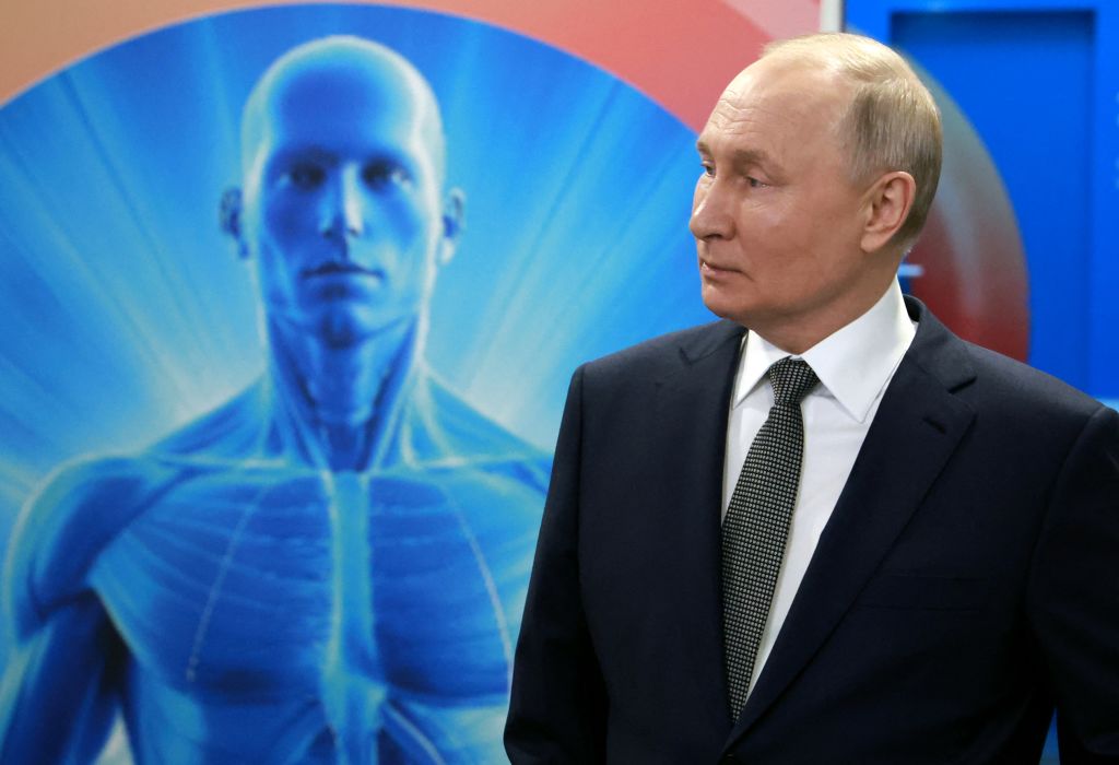 Russian President Vladimir Putin (R). Credit: Getty