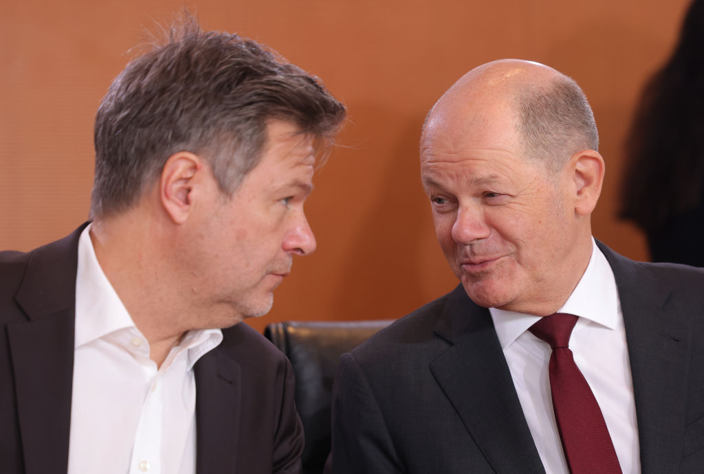 German Economy Minister Robert Habeck and Chancellor Olaf Scholz can't acknowledge why their coalition really failed. Credit: Getty