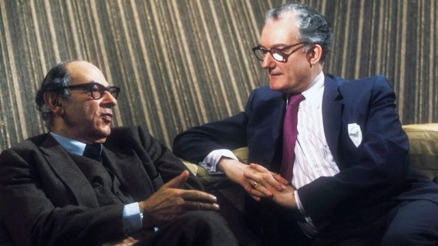 Bryan Magee (right) interviews Isaiah Berlin. Photo: Men of Ideas