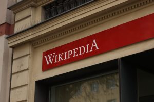Wikipedia’s falling traffic is an opening for new platforms