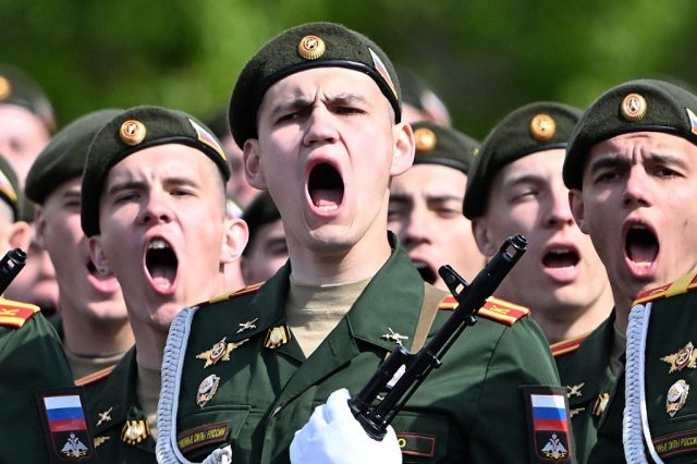 Russian soldiers are promised the world. Kirill Kudryavtsev/AFP