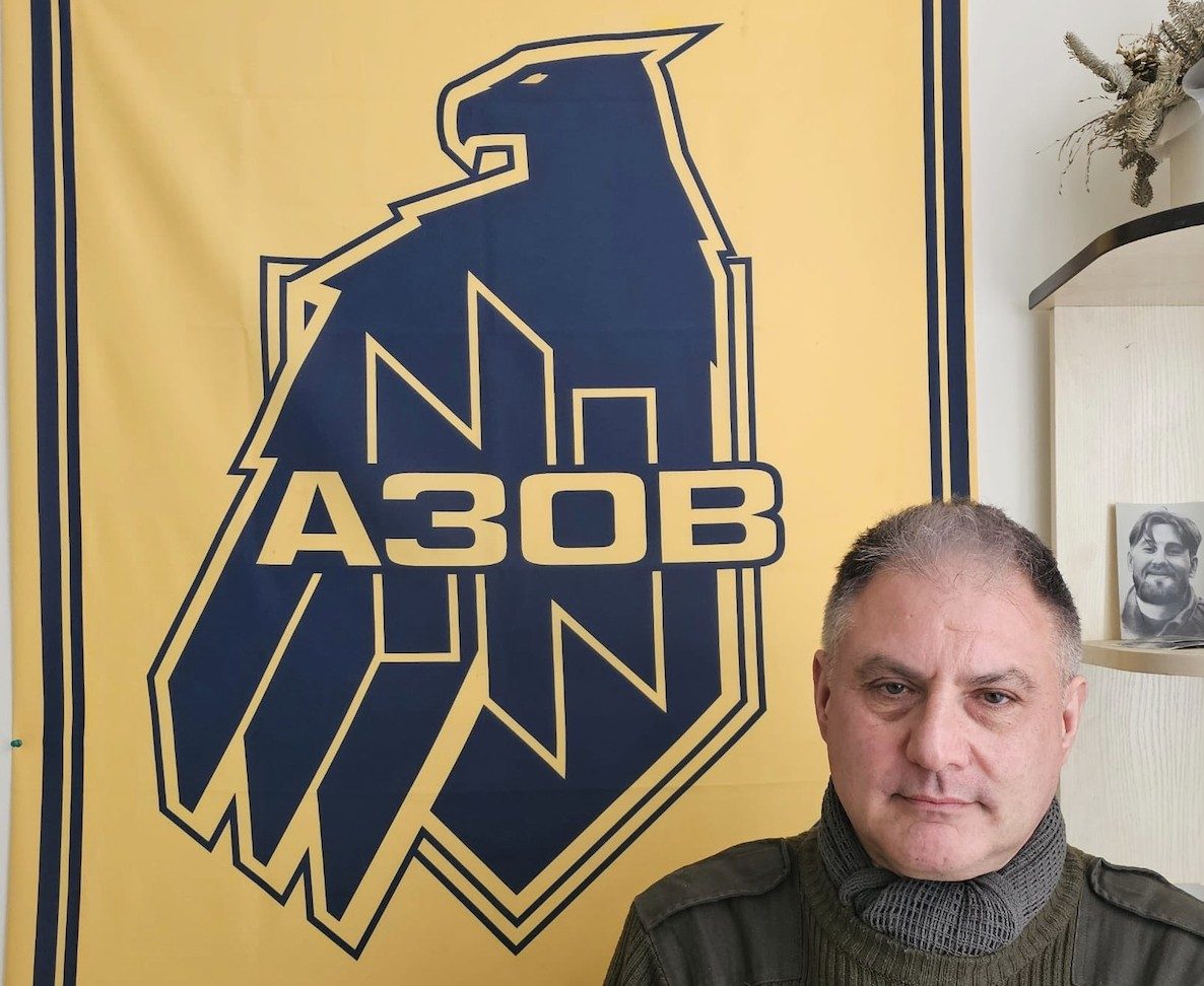 Jack Lopresti poses with the Azov flag. Credit: Jack Lopresti/X