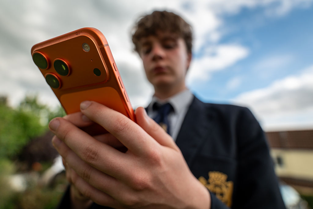 This morning, Keir Starmer announced that all under-16s would be banned from social media starting in spring 2027. Credit: Getty